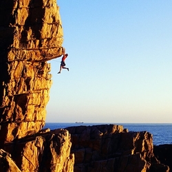 Thumb rock climbing3